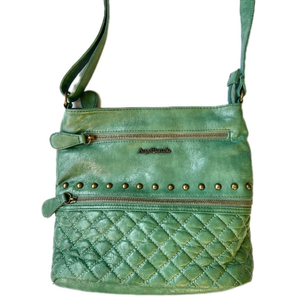Green leather crossbody bag with zipper closure, and adjustable strap